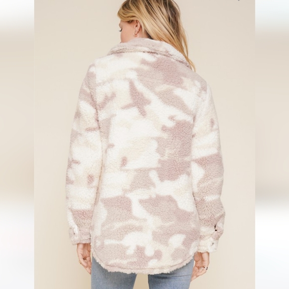 Sherpa Shacket in Mauve and cream - Picture 5 of 7